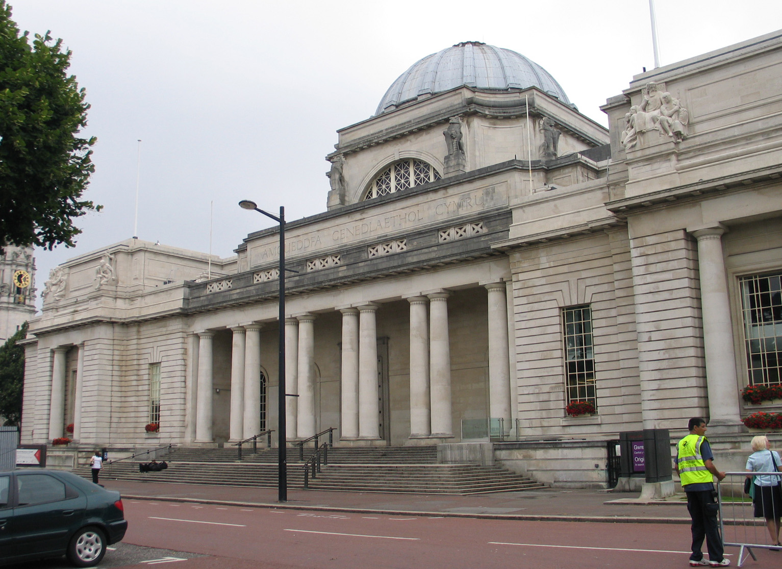 cheap things to do in wales - national museum Cardiff